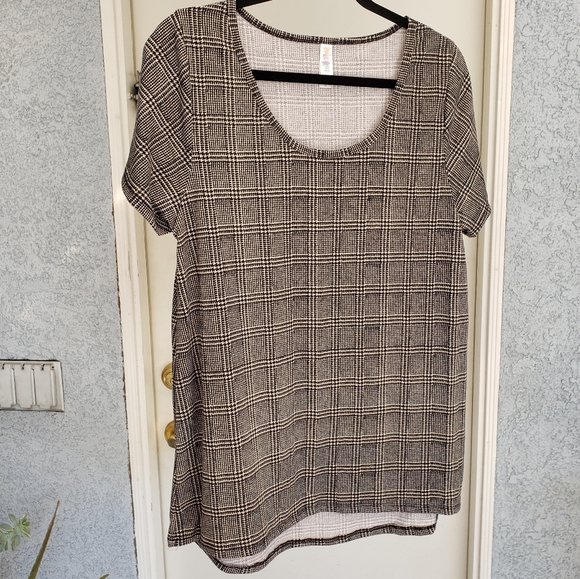 Lularoe EUC houndstooth classic tee - Picture 2 of 4